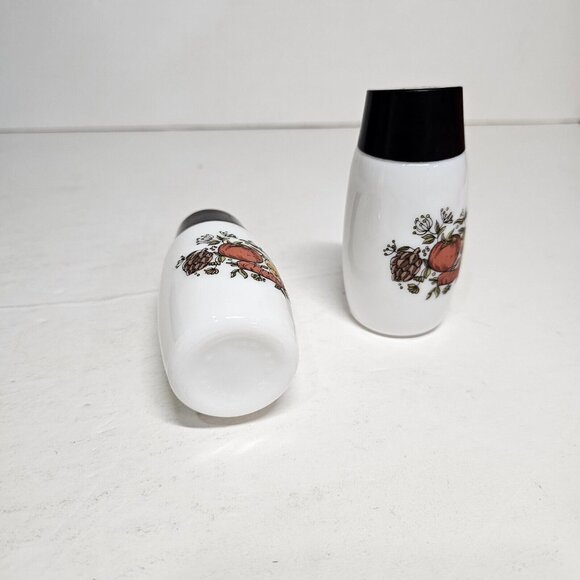 Vtg Van Pak Milk Glass Salt and Pepper Shakers Shaker Set vegetables Canada 1970 - Picture 3 of 6